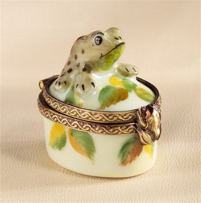 Picture of Limoges Mini Frog on Leaves Box
