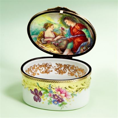 Picture of Limoges Romantic Couple with a Rose Box