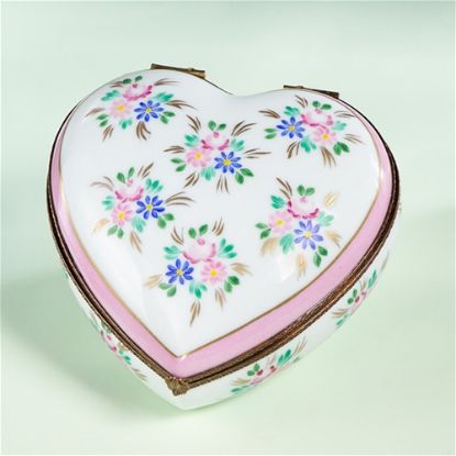 Picture of Limoges Chamart Delicate Early Spring Roses Heart Box