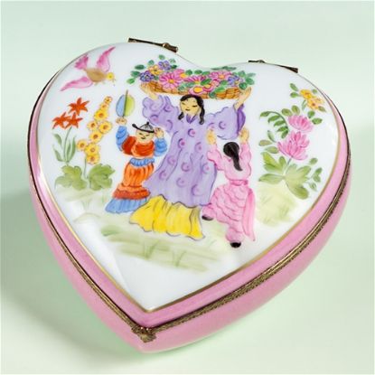 Picture of Limoges Chamart Lady in the Garden Large Heart Box