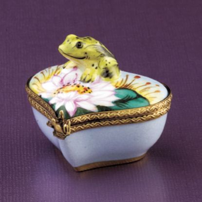 Picture of Limoges Frog on Heart Box