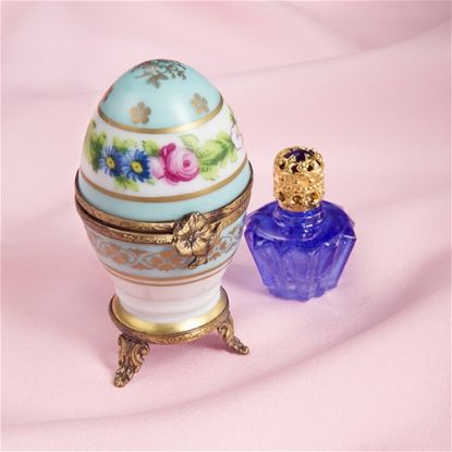 Picture of Limoges Egg with Pink Roses and VBlue Bottle Box