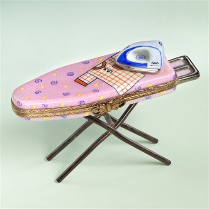 Picture of Limoges Pink Ironing Board witth Shirt Box