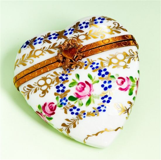 Picture of Limoges Pink Rose in a medallion Heart Box