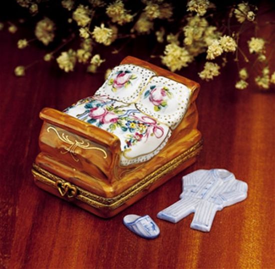 Picture of Limoges Bed Box with Pyjamas 
