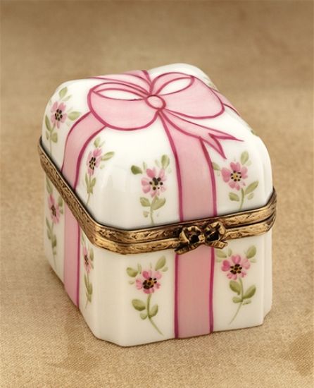 Picture of Limoges Pink Flowers Gift Box