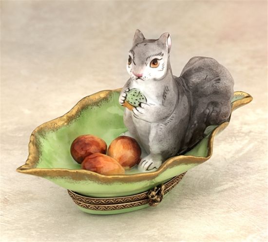 Picture of Limoges Squirrel on Leaf with Nuts Box