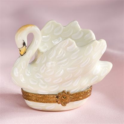 Picture of Limoges White Swan Resting Box