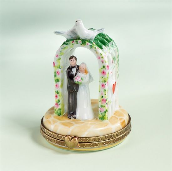 Picture of Limoges Wedding Couple under Arch with Doves Box 