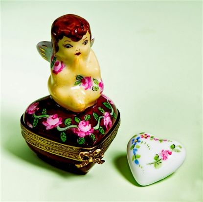 Picture of Limoges Cherub Box with Loose Heart with Roses