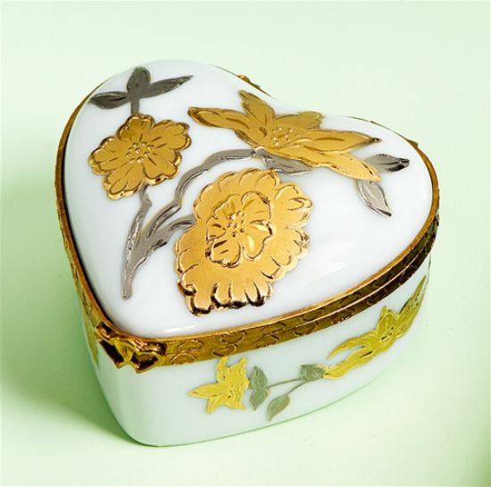 Picture of Limoges White Heart with Gold Flowers Box