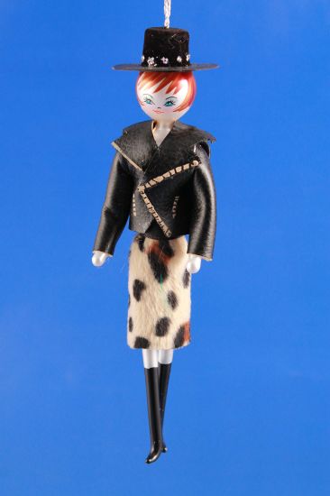 Picture of De Carlini Fashionable Lady with Boots and Hat Ornament