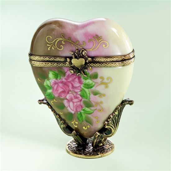 Picture of Limoges Heart on Stand with Pink Roses Box