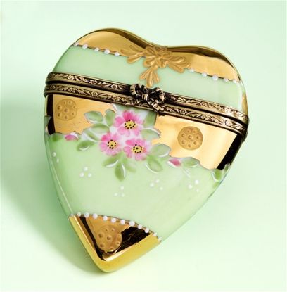 Picture of Limoges Green and Gold Heart with Roses Box