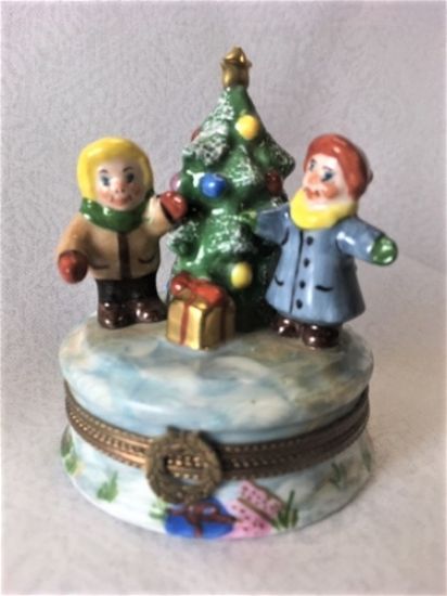 Picture of Limoges Children with Christmas Tree and Gold Gift Box