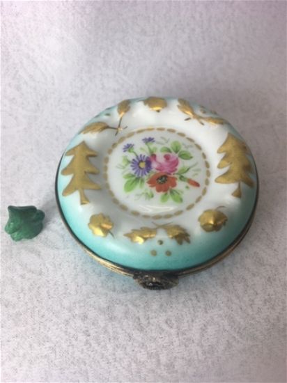 Picture of Limoges Turquoise Wreath Box with Tree