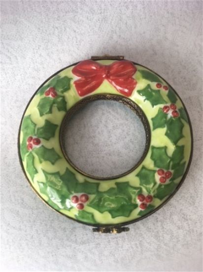 Picture of Limoges holiday Wreath with Holly and Red Bow Box