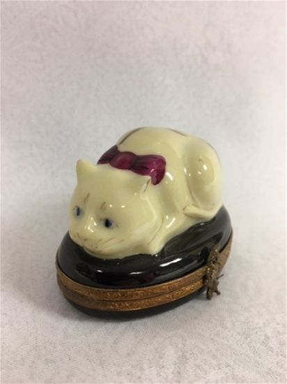 Picture of Limoges White and Gold cat with Red Bow Box