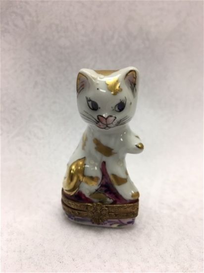 Picture of Limoges White and Gold Oriental Cat Box