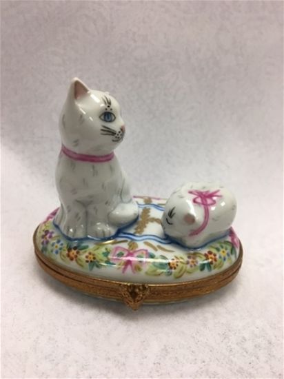 Picture of Limoges Two White Cats on Floral Oval Box