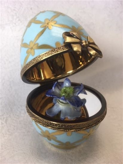 Picture of Limoges Turquoise Gold Egg with Pansy Inside Box 
