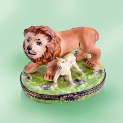 Picture of Limoges Lion and Lamb on Grass Box
