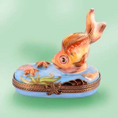 Picture of Limoges Gold Fish Box with Starfish